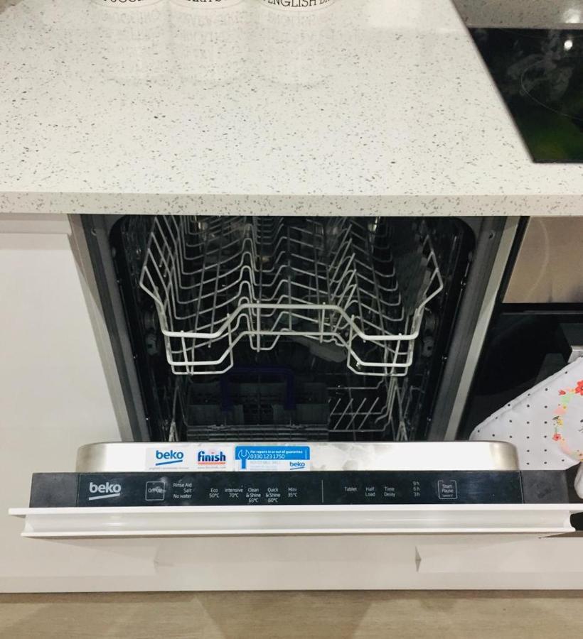 רדינג Morden Central Self Contained Flat By Cozynest מראה חיצוני תמונה