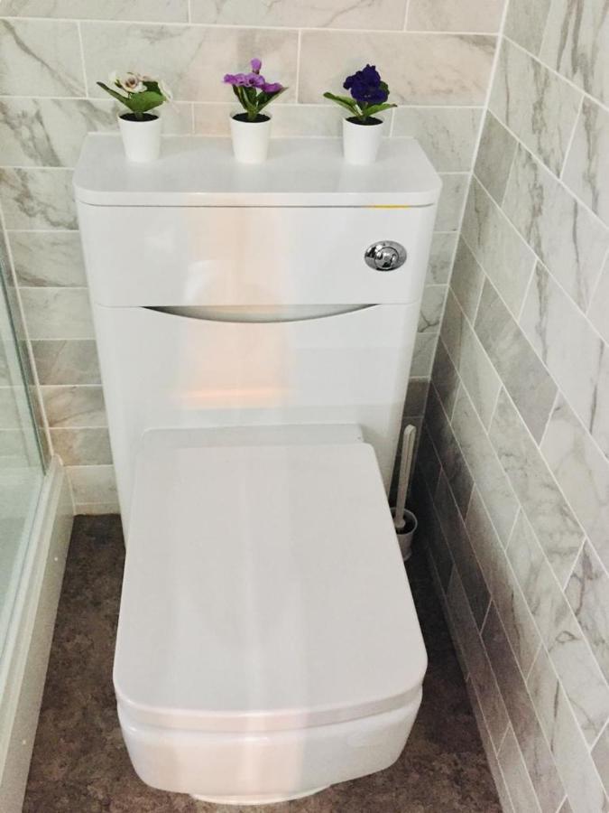 רדינג Morden Central Self Contained Flat By Cozynest מראה חיצוני תמונה