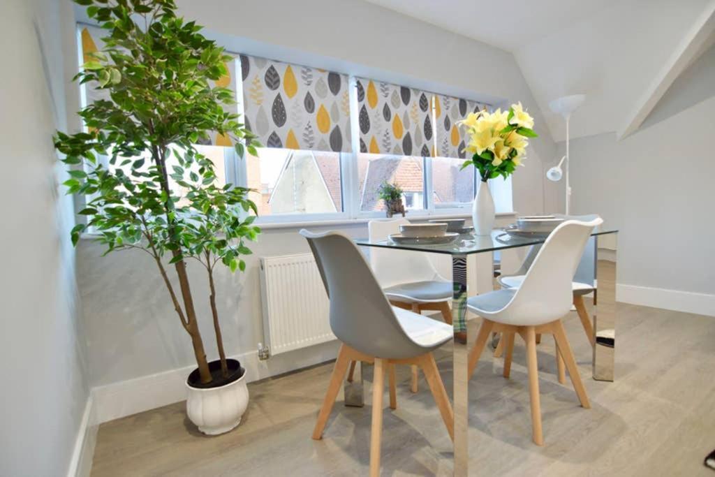 רדינג Morden Central Self Contained Flat By Cozynest מראה חיצוני תמונה